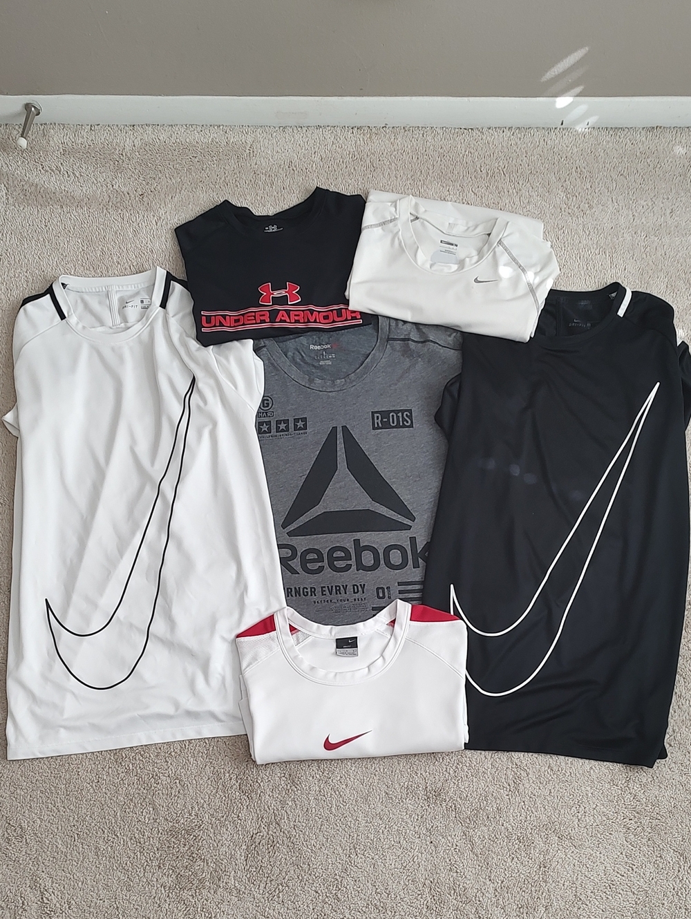 Lot of 6 Athletic workout/running shirts Nike / Under Armour / Reebok size L